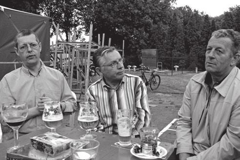 de oude doos Ook nog niet zo oud, maar toch niet van gisteren. Weinigen zullen nog het liedje kennen Rumst is het dorpke van plezier, want alle brave mensen die drinken gaarne bier.