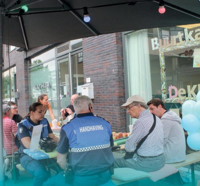 VANUIT DE VERSNELLING IS EXTRA INZET OP DE VOLGENDE ONDERDELEN: UITBREIDING JONGERENWERK, BEGELEIDING RISICOJONGEREN DOOR JOU Vanuit de Versnelling is extra jongerenwerk op straat in gezet om nog