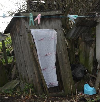 Zij moet rond komen van 50,00 per maand. Daar nog wat spulletjes achter gelaten.