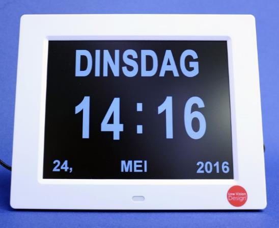 020001985 Digitale kalenderklok met weergave van uur, dag en datum. Wit op zwarte achtergrond, zeer hoog contrast. Diagonaal: 20 cm.