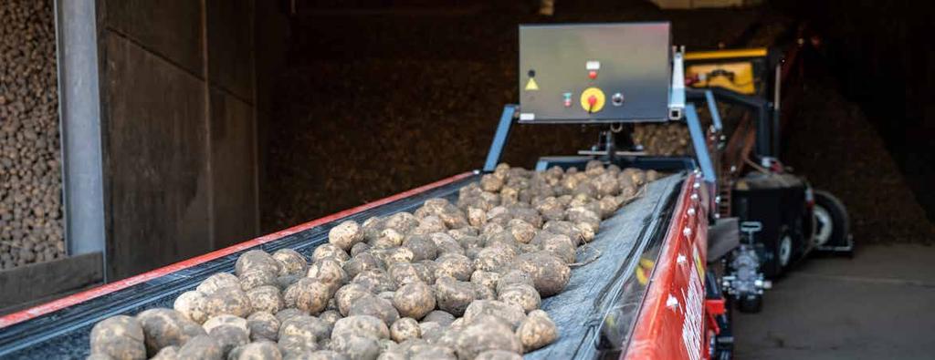 PRODUCTVRIENDELIJK TRANSPORTEREN EN INSCHUREN Dewulf heeft een jarenlange ervaring met het transport van aardappelen.