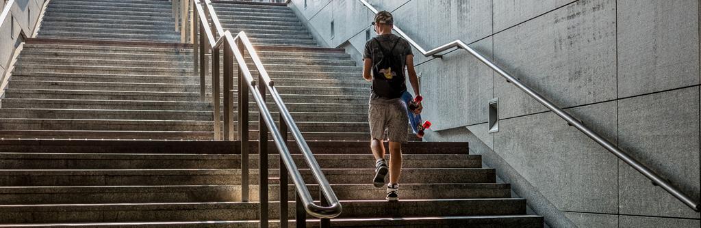 OBSERVERENDE EN ORIËNTERENDE EERSTE GRAAD De eerste graad is een eerste trede in de getrapte studiekeuze keuzegedeelte 1 ste jaar is niet bepalend voor toegang tot basisoptie 2 de jaar (uitz.