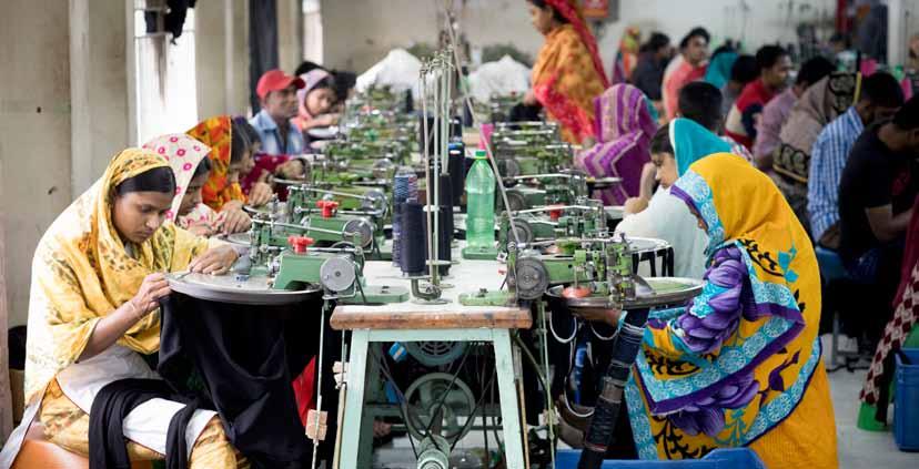Lieve Blancquaert wist de situatie van de kledingarbeidsters vijf jaar na Rana Plaza te vatten in aangrijpende beelden. De fotografe is nog steeds onder de indruk van haar bezoek aan Bangladesh.