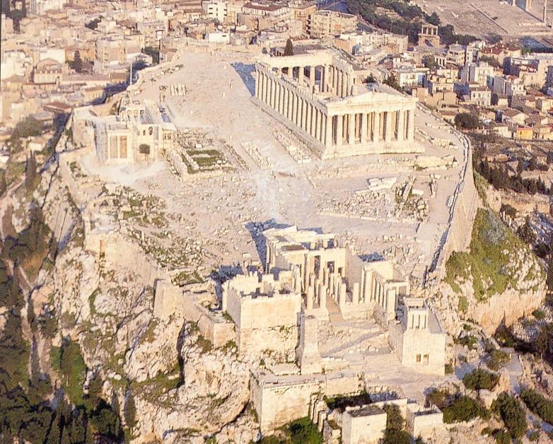 De Ionische kolonies langs de kust van Klein-Azië zijn gevestigd door Myceense Grieken die omstreeks 1100 v. Chr. vluchtten en omstreeks 800 v. Chr. steden hadden gesticht als Milete, Ephese en Smyrna.