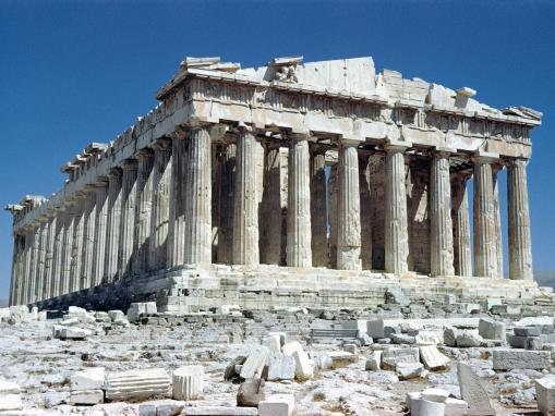 De Dorische tempel had een Ionisch fries dat buitenom de muur van de cella liep en de Panathenaeën-stoet voorstelde.