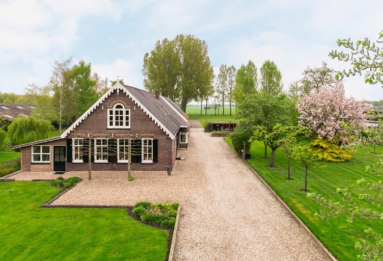 Ligging De woning ligt in een groene en landelijke omgeving, grenst aan het natuurgebied Noorderpark en ligt nabij de Maarsseveenseplassen.