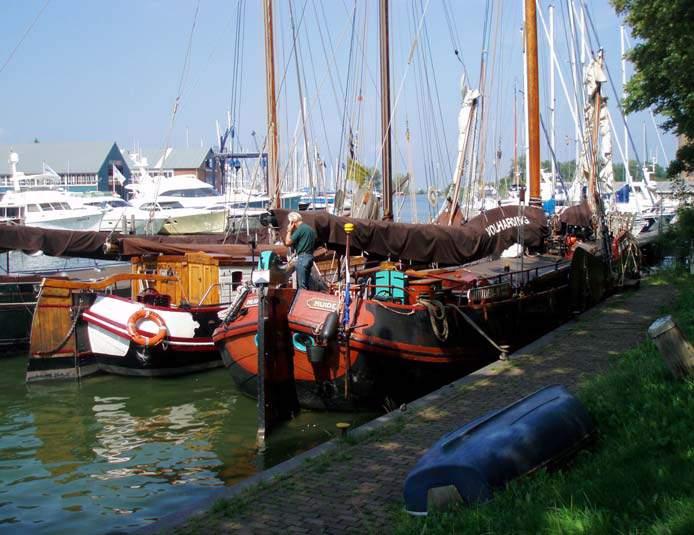 Charterschepen in Muiden Conclusies Er werd ten aanzien van het toerisme in Muiden door Kolpron een aantal conclusies getrokken.