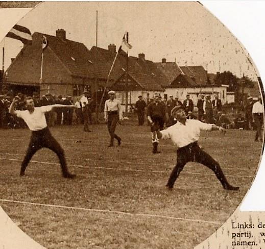 1909 de beschikking kregen over de Kolk, was het eerste werk het vullen van de greppels met klei Al gau worde de Conditien fan de ferhuring van het kaatsterrein groot ongefeer 0,5 ha. Opsteld.