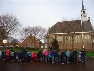 De kerstliedjes hebben we bij de viering in het speellokaal gezongen voor alle kinderen van de school. Ook bij de kerstboom op de Ring kon u het lied van het sterretje horen.