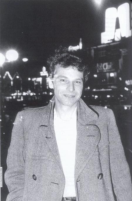 76 FOTO Gerrit Serné, 1986 Voor Theater De Balie in Amsterdam op 18