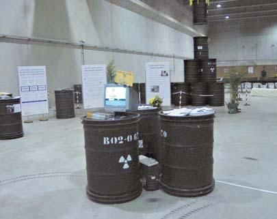 STOLA-dagen te organiseren in een nieuwe opslaghal voor radioactief afval op de site van Belgoprocess in Dessel, worden ook mensen aangetrokken met een interesse in een (beperkt) bedrijfsbezoek.