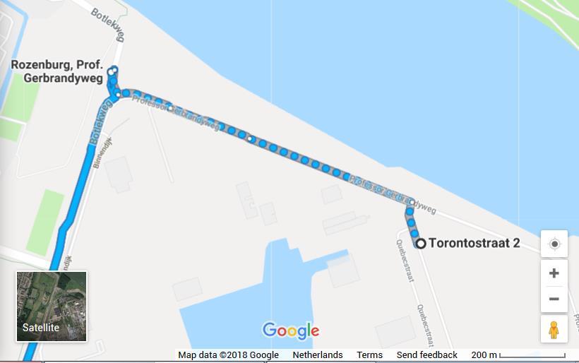 Figuur 6-16: Locatie van de inrichting (Torontostraat 2) ten opzicht van OV (Bushalte Rozenburg, Prof Gerbrandyweg). De stippellijn is de loopafstand van de bushalte naar de inrichting.