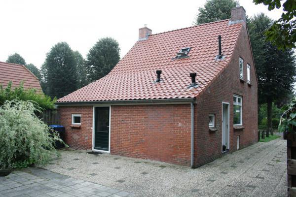 Omschrijving Te koop aangeboden gezellige vrijstaande woning op ruime kavel van maar liefst 1180 m²