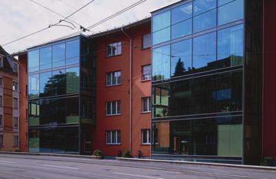 Met glasoppervlakken tot 2,5 x 5,0 m kan de transparantie van de gebouwschil aanzienlijk worden vergroot.