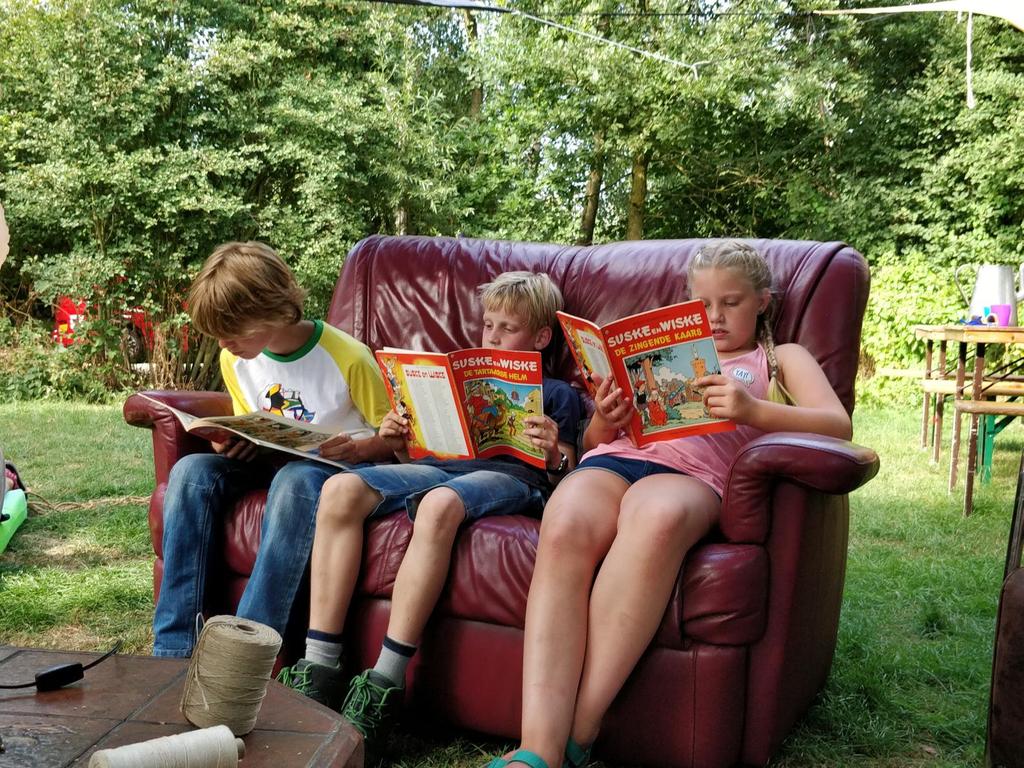 WELPENKAMP IN TEKEN VAN SUSKE & WISKE Tijdens het zomerkamp zijn de Welpen verstrikt geraakt in een zoektocht naar de gestolen ideeënkist van de schrijver van Suske en Wiske.