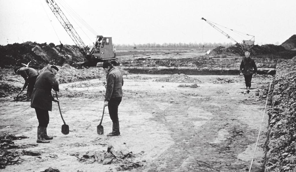 Archeologisch onderzoek bij Bovenkarspel Het Valkje WOUTER ROESSINGH In de periode 1974-78 hebben archeologen van de Rijksdienst voor het Oudheidkundig Bodemonderzoek (ROB) een grootschalig