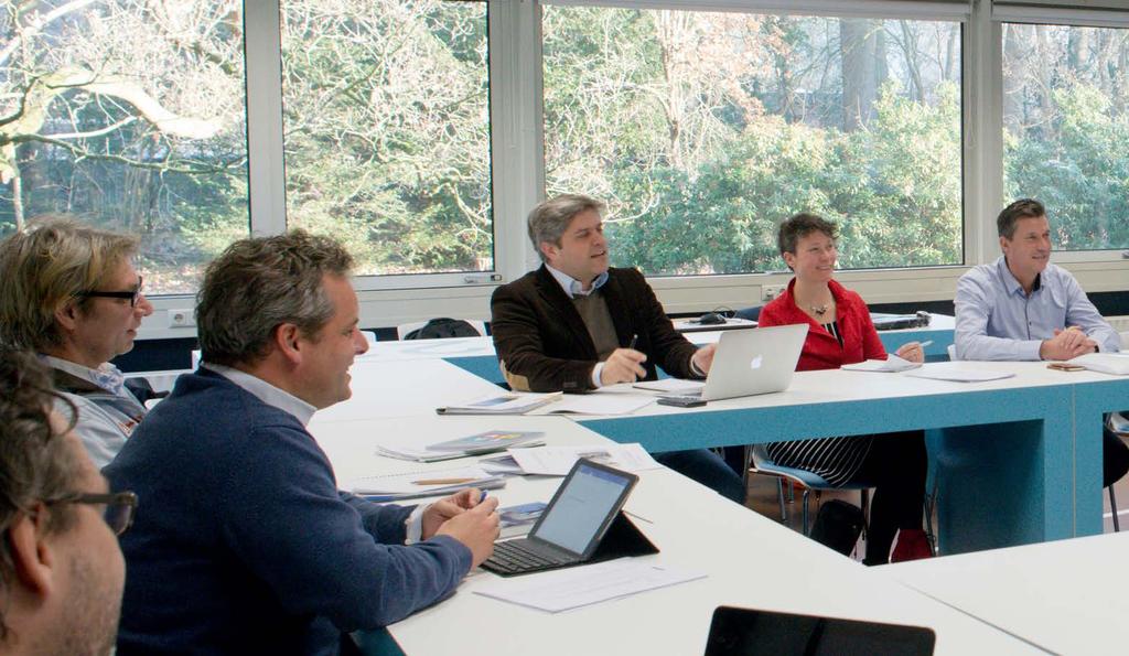 MODULES 1 DE TOEKOMST VAN LEIDERSCHAP Met prof. dr.joep Dohmen, Universiteit voor Humanistiek te Utrecht Competenties, vaardigheden en stuurmechanismen rondom modern leiderschap.