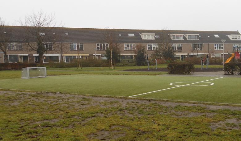 6. Bouwen op slechte ondergronden Aantrekkelijke speel-, trap- en sportvelden Binnen het stedelijk gebied bevinden zich vaak moeilijk begaanbare, licht verontreinigde en/of braakliggende terreinen.