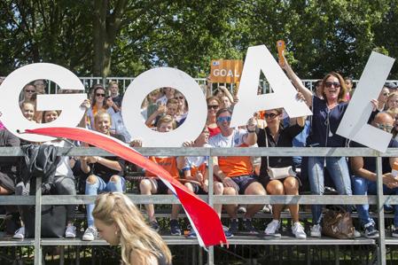 bijeengekomen. Deze bijeenkomsten dragen tevens bij aan een goede afstemming en aansluiting wat betreft de activiteiten van de verschillende teams. topsporters banen en/of stageplaatsen.