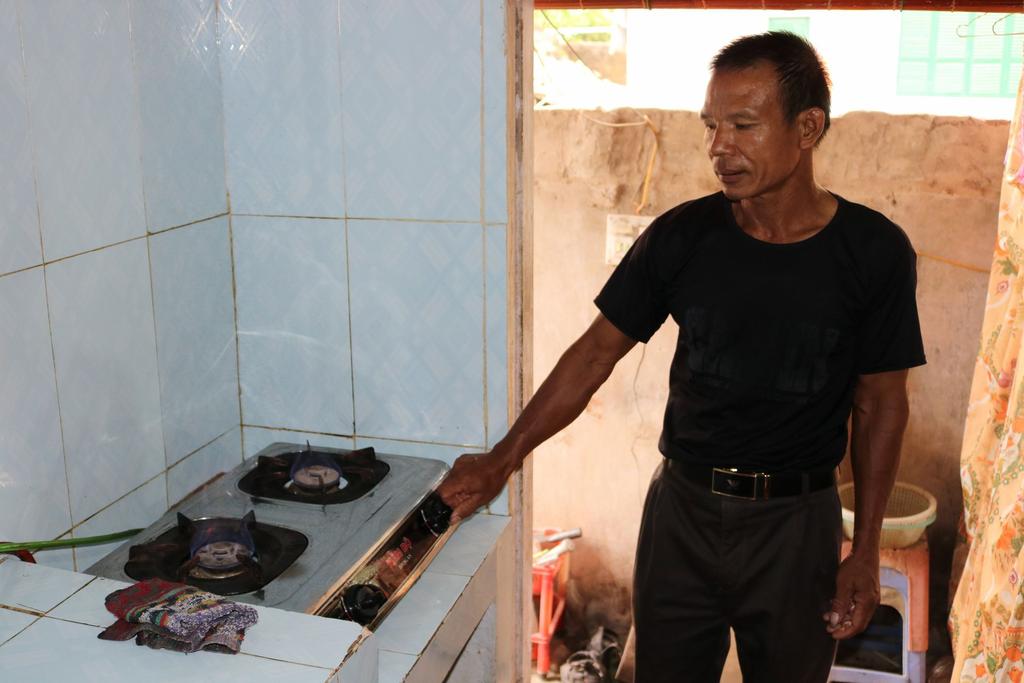 1 van 7 8-11-2018 13:42 nrc.nl In Vietnam gaan welvaartsgroei en streng ecologisch beleid hand in hand Annemarie Kas 6 november 2018 7-9 minuten Het biogas bevalt hem geweldig.