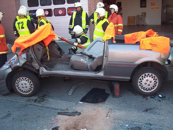 Algemeen Hinder aan de spoorwegovergangen Brandweer zoekt afgedankte auto s De brandweerdienst is op zoek naar afgedankte auto s of autowrakken en dit voor het inoefenen van de technieken voor het