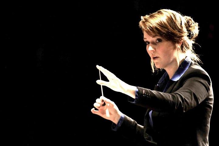 Nieuwe dirigent jeugdorkest Inmiddels is bekend wie de nieuwe dirigent voor het jeugdorkest gaat worden: Marianke Hobé.