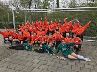 Afgelopen week hebben we gezwommen, gegymd en zijn we supporters geweest bij het schoolvoetbal. Maar ook hebben we geoefend met de cito Entreetoets.