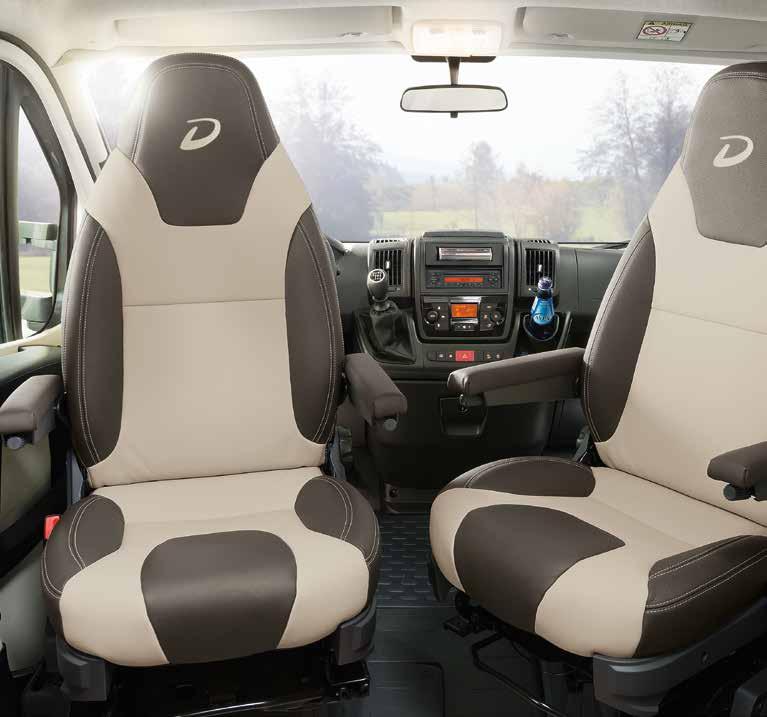 Dethleffs gebruikt daarom standaard bij de halfintegraal en alkoof series, voor bestuurder en bijrijder de FIAT Captain Chair pilotenstoelen met uitstekende ergonomische