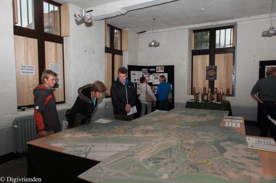 Opzoek naar verdwenen café s in Steenokkerzeel, Perk en Melsbroek Op open monumentendag van zondag 10 september 2017 hadden we in De Camme te Perk een grote kaart van de gemeente (circa 3x 4 m)