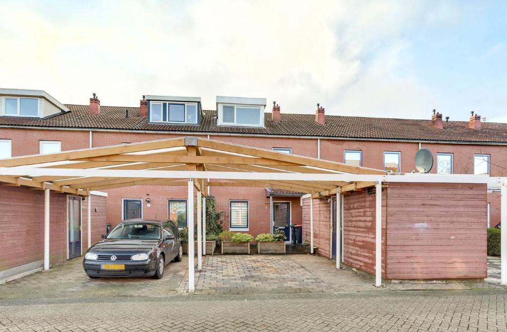 WONING INFORMATIE Bazillehof 4, Hoorn BIEDEN VANAF 235.000 K.K. E info@optimamakelaardij.