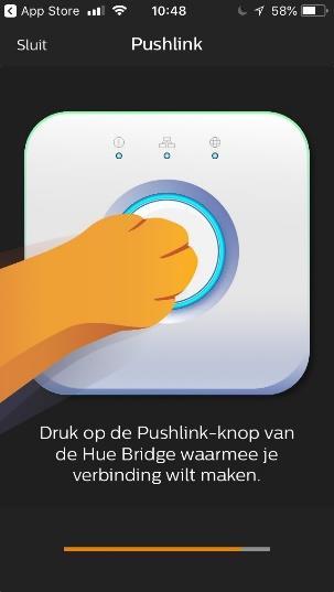 Installatie Bridge De Philips Hue Bridge is nodig om later alle Hue lampen aan te koppelen. Zo kun je al je Hue verlichting via je smartphone of tablet automatiseren en bedienen.