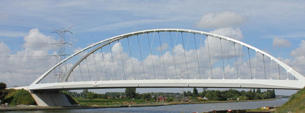 GENERIEKE BRUGGEN De Vlaamse Watereg nv bout deze brug volgens het principe van de generieke bruggen.