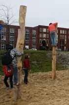 schoolkinderen van de aangrenzende scholen.