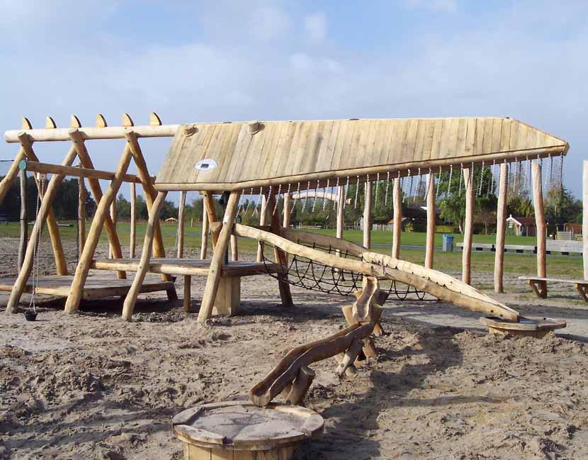 De blauwe vinvis kan maar liefst 33 meter lang worden en die lengte heeft de walvis in Scheemda dan ook gekregen.