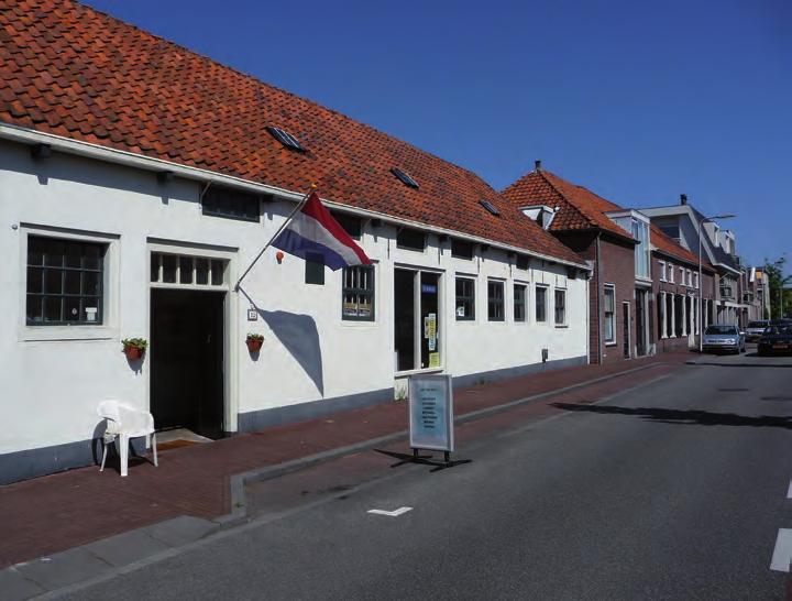 Willem Snitker en Galerie de Bleeker Ellen Kerkvliet Een wapperende vlag aan de gevel en een deur die gastvrij openstaat, zo is Galerie de Bleeker van Willem Snitker bij menigeen bekend.