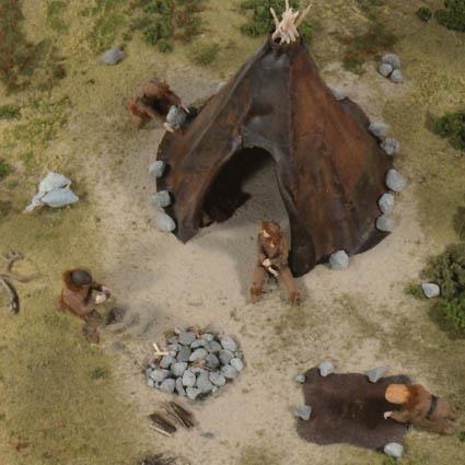 Magdalénien Sweikhuizen In Sweikhuizen zijn structuren in de grond gevonden die lijken op hutten. Er lagen stenen in de vorm van cirkels en aan de rand van de cirkels lagen vuurplaatsen.