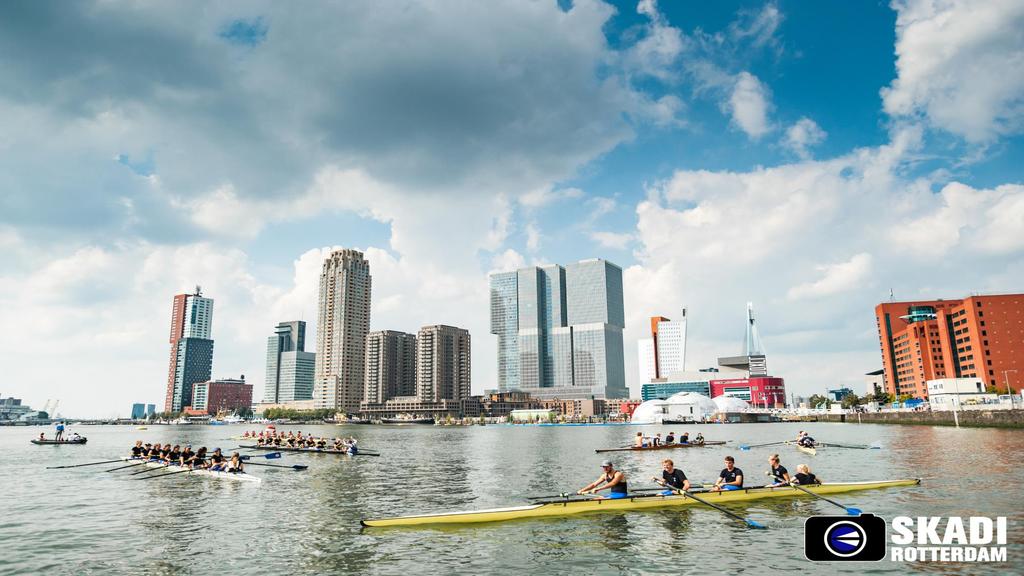 De Rotterdam Harbour Sprints Roeiwedstrijd over 450