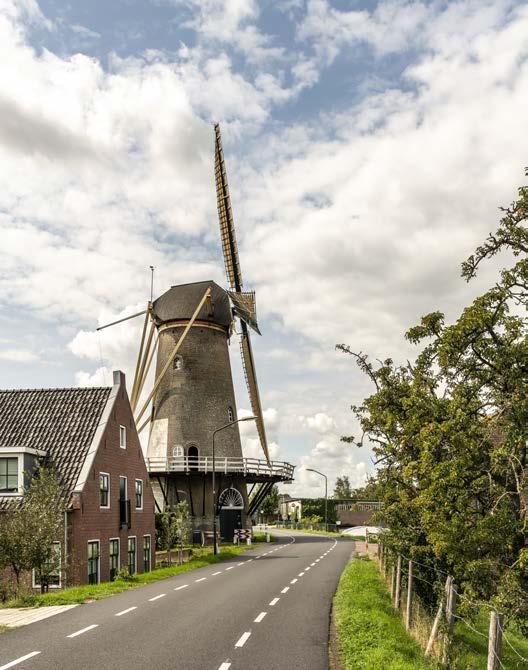 Goede bereikbaarheid Veen ligt tussen Waalwijk, Gorinchem en Zaltbommel aan de rand van het Land van Altena. Op een klein halfuurtje rijden van Den Bosch.