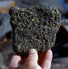 Dit natuurlijke gesteente is vrijwel oneperkt voorhanden in de natuur en vormt de asis voor onze uit steenwol geperste gevelplaten.