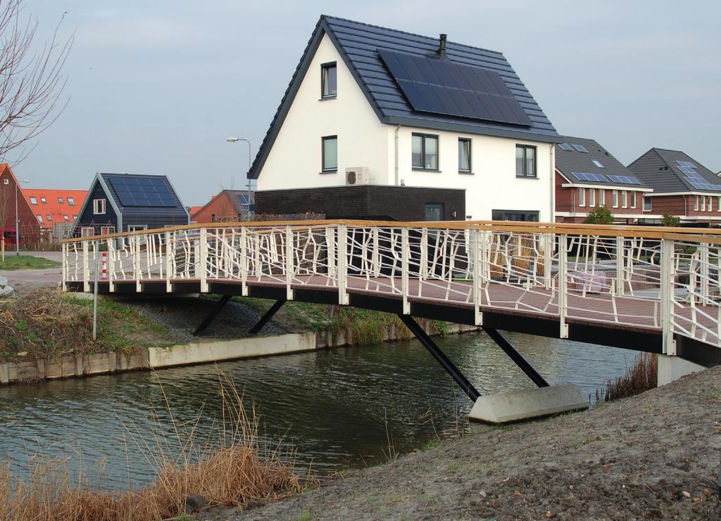 12 PROJECT BROEK OP LANGEDIJK Fietsbrug Boogoort/Bijlortpad Westerdel Bruggen in Langedijk hebben een bijzonder positie.
