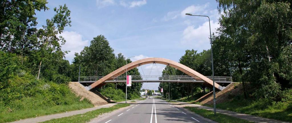 Hellend VARIANT 1: Basisvariant Een fiets-/loop-/ruiterbrug over de N35 in de buurt van restaurant Raalte de Sallandse Berg en vanaf daar een naar de Klinkenbeltsweg, opheffen van oversteken bij de