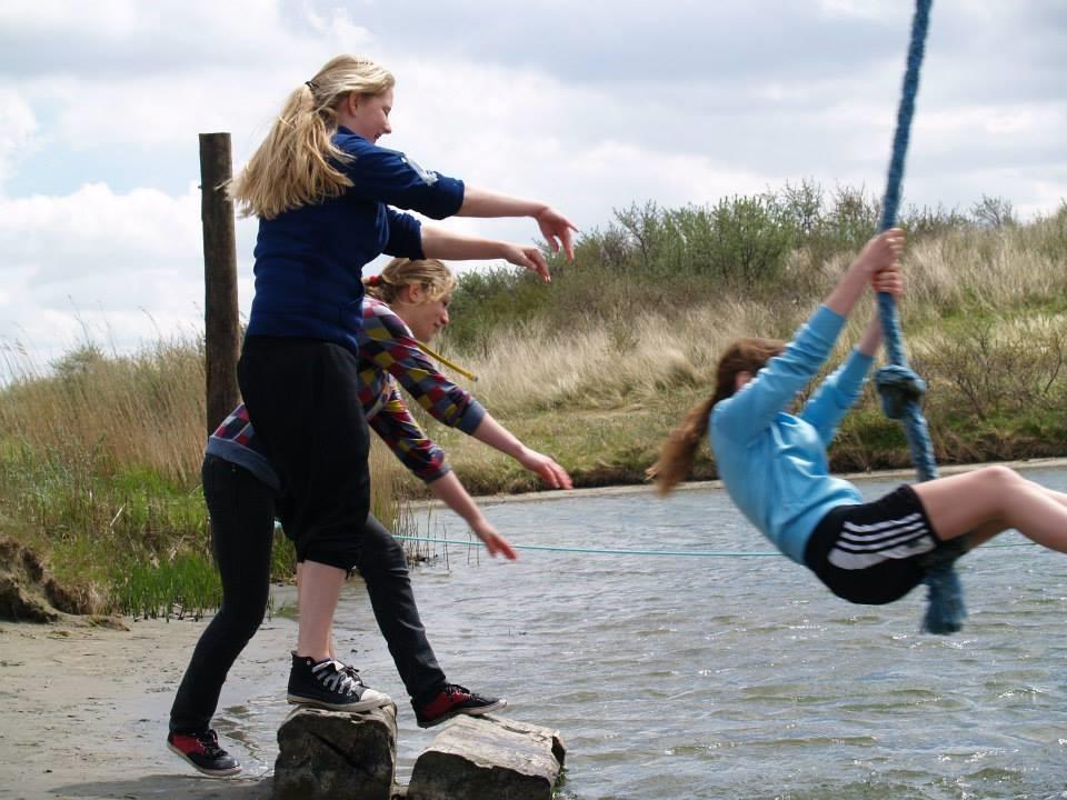 Hoogteparcours klimmen Zeeland Buitenland heeft een uniek hoogteparcours! Klim in onze toren naar 10 meter hoogte en stap vandaar uit op de vele hindernissen.