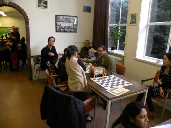 Alle teams waren aanwezig, zodat er maar liefst 128 spelers (32 teams van 4 spelers) tegelijk aan het schaken waren. De teams van SGO speelden mee in de 4 e klasse.