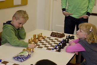 Hierin veranderden alle pionnen in eieren en dus kregen de kinderen een ding al snel door.