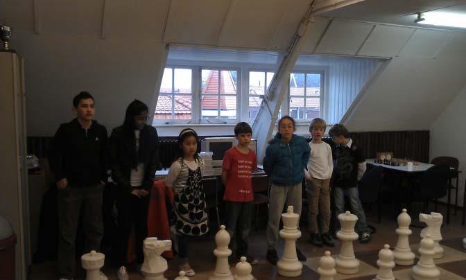 Vier schakers mochten als teamcaptain een team van 7 spelers samenstellen door om de