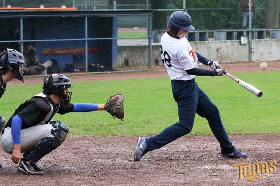 In de eerste inning startte RCH voortvarend aan slag, mede met hulp van enkele errors aan Twins zijde, de sterke wind en door het plaatsen van ballen tussen de verdedigende linies scoorden de