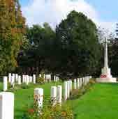 Enkel de graven op de stadswallen die nu deel uitmaken van Ramparts Cemetery, zijn behouden. Het pad naar de begraafplaats is opgedragen aan Rose Coombs.