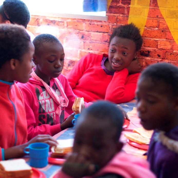9 KIDS HAVEN 11 KWANGCOLOSI 300 straatkinderen vinden bij Kids Haven een nieuw en veilig thuis. Het project begeleidt hen van noodopvang tot mogelijke terugplaatsing in de gemeenschap.