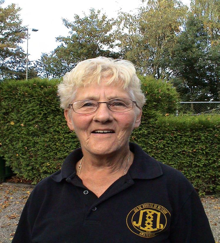 Wie ben je, waar en wanneer hebben ze je in elkaar gesleuteld? Ik ben Truus Schallenberg, geboren in de Spaarndammerbuurt, in 1938 en woon sinds 14 jaar in Tuindorp Oostzaan.