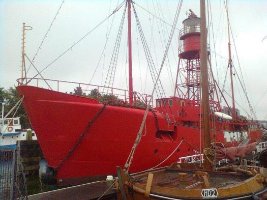 Na het avondeten vertrokken de mannen die bleven slapen naar de Texel. Daar werd eerst op het halfdek eerst wat gedronken.